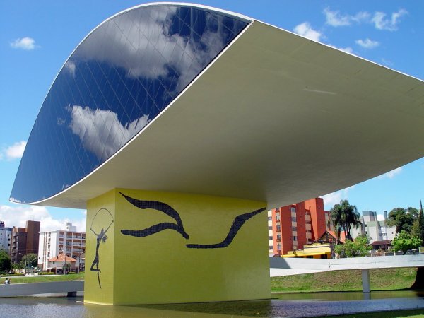 Curitiba: Azul Niemeyer